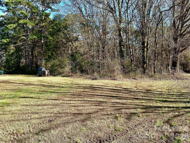 Building Photo - 2121 Charlotte Hwy