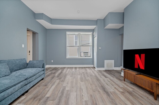 Primary Photo - 2413 Kenton St