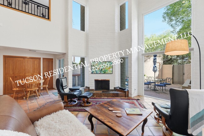 Building Photo - 2824 E Sierra Vista Rd