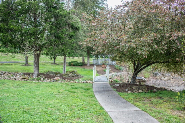 Building Photo - Updated 2BR 2.5BA Home w/ Lake Access • New Countertops • Patio in Farragut