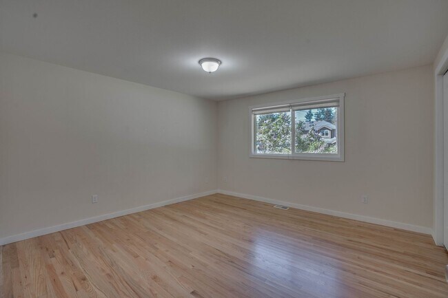 Building Photo - 2-Story, 4 Bedroom 3 Bath in Shoreline!  $3,800.00/mo.