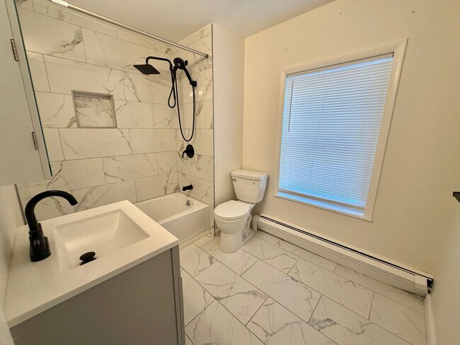 Building Photo - 283 Grand St