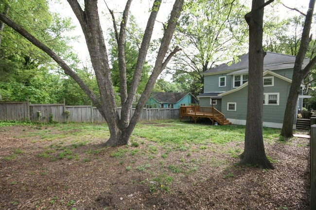 Building Photo - Spacious 1 Bedroom Near Duke East and Broad St - Huge Fenced Yd!