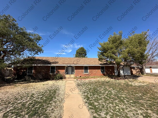 Primary Photo - Spacious 4 bedrooms 2 bathrooms home