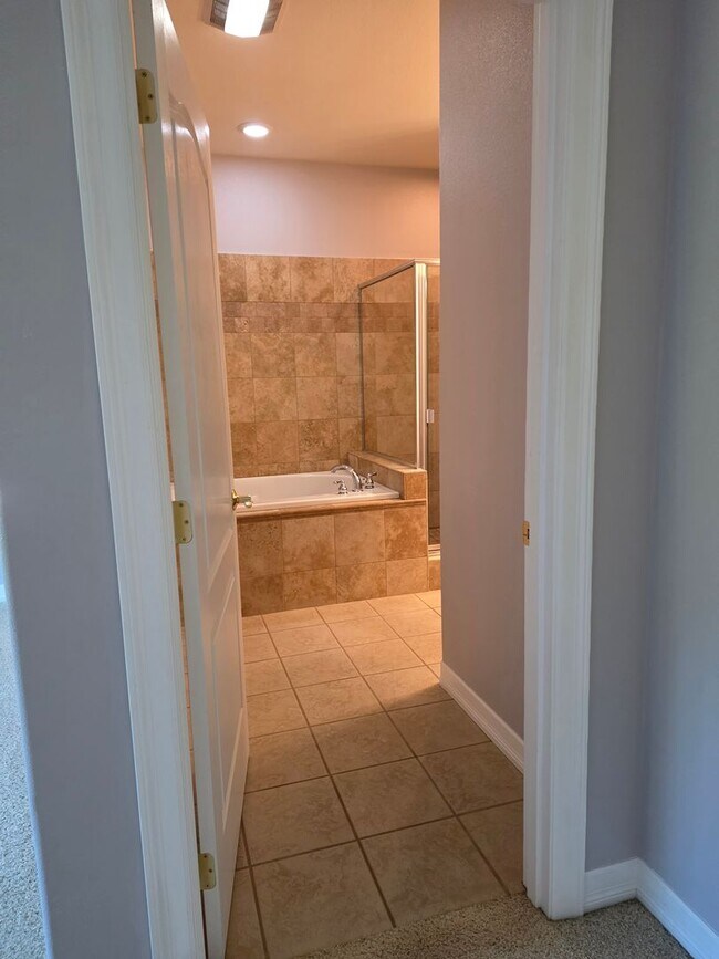 Building Photo - Amazing Bay View 3 bed/3 bath in Coos Bay