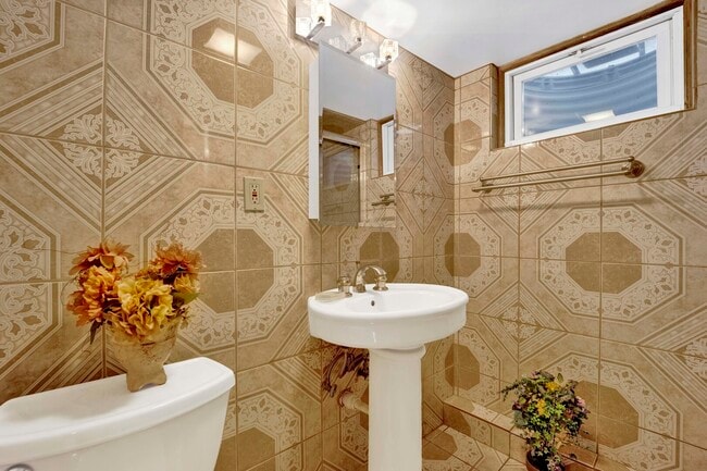 Building Photo - 9410 Lawler Ave