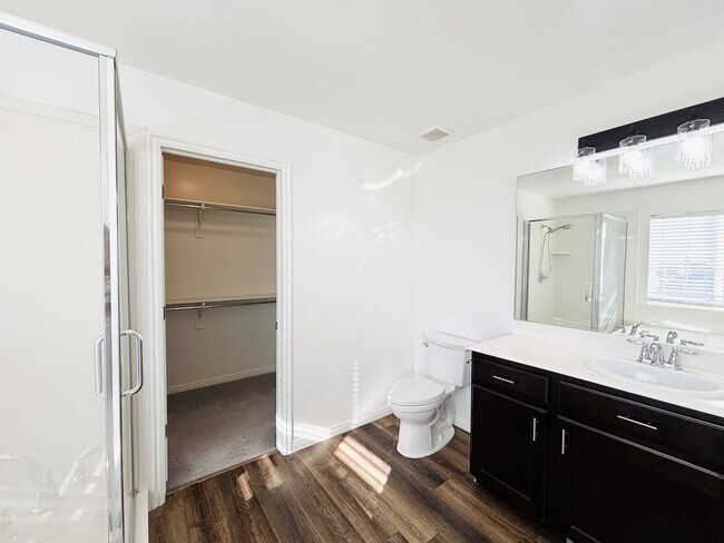 Building Photo - 1094 1825 W