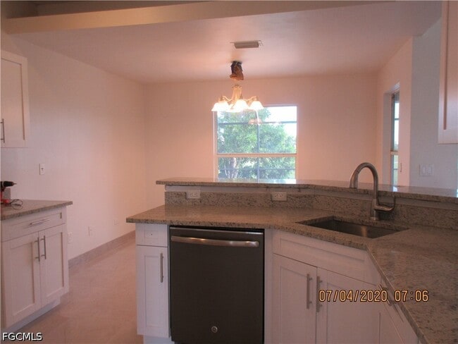 Building Photo - 918 NE 13th St