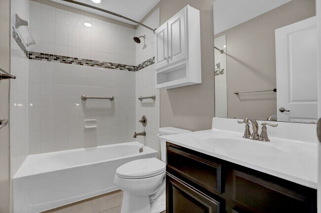 Building Photo - Stunning Townhome with Water Views!