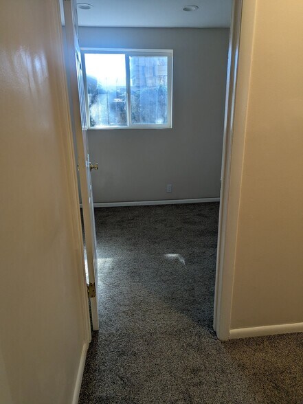 Building Photo - 10730 S 455 E