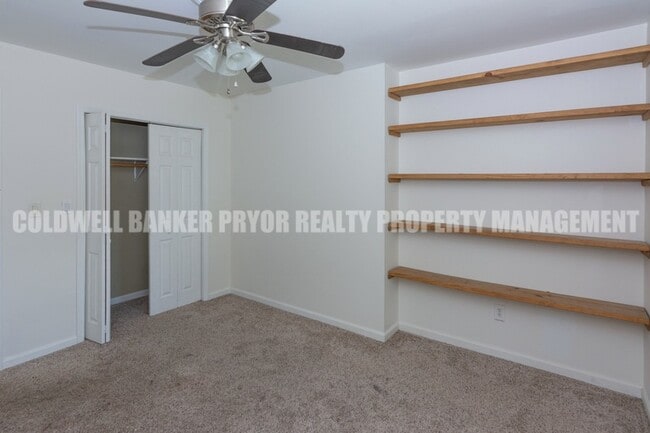 Building Photo - 9356 Charbar Cir