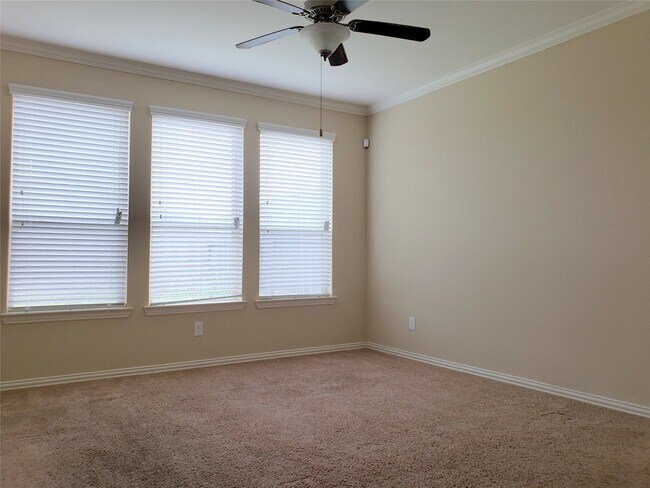 Building Photo - 8818 Cornina Dr