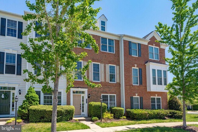 Building Photo - 14633 Weeburn Way