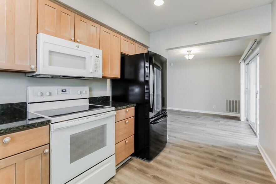 Building Photo - 6780 Pershing St