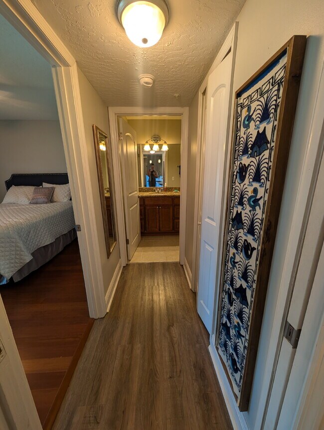 Building Photo - Fully Furnished 2-Bedroom Condo