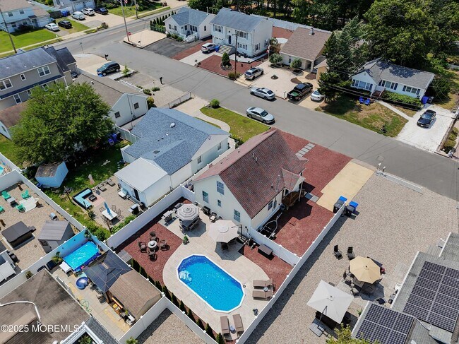 Building Photo - 7 Pine Crest Dr
