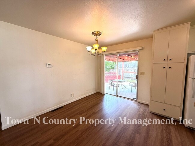 Building Photo - Nice 3 Bedroom, 2 Bath Located in North Salinas!