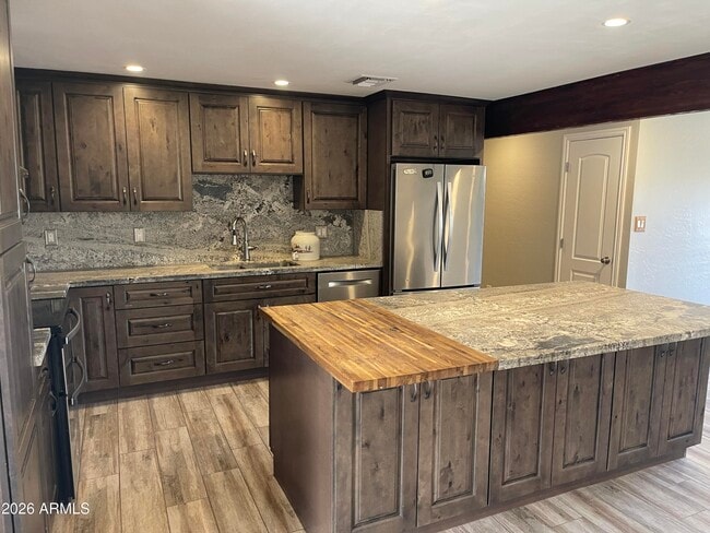 Building Photo - 3511 E Greenway Ln