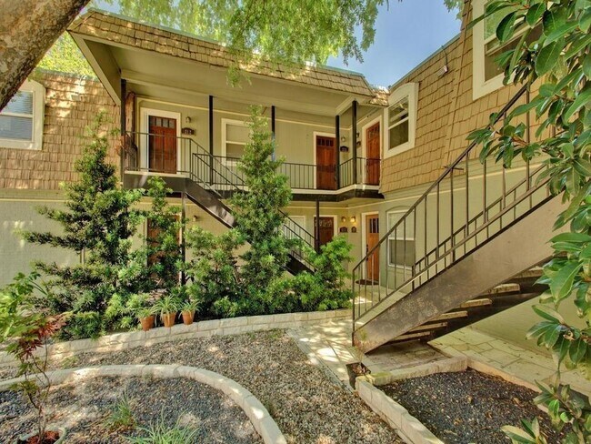 Primary Photo - 1500 East Side Dr