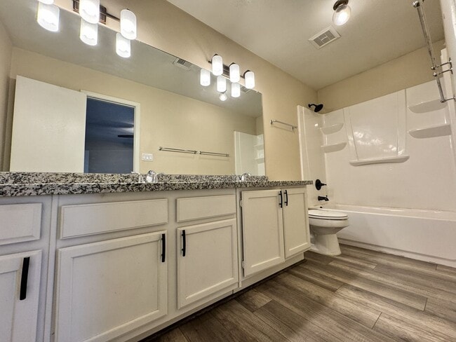 Building Photo - Great 3 bedroom 2 bath culdesac lot with fireplace