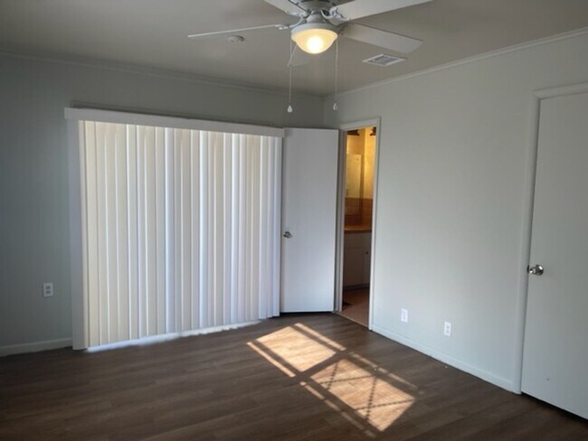 Building Photo - Large 1960's Home Near 21st & Sheridan!