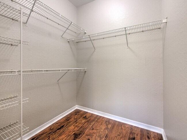 Building Photo - 5703 Legacy Crescent Pl