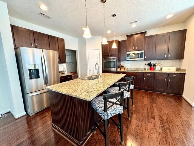 Building Photo - Spacious Suffolk Home in Desirable Bennett...