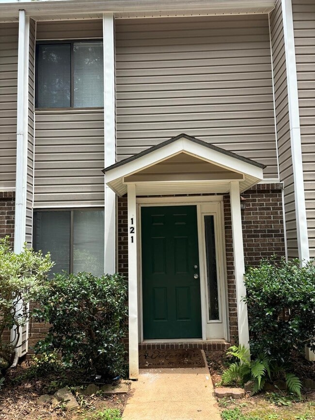 Primary Photo - 121 Candlebrook Dr