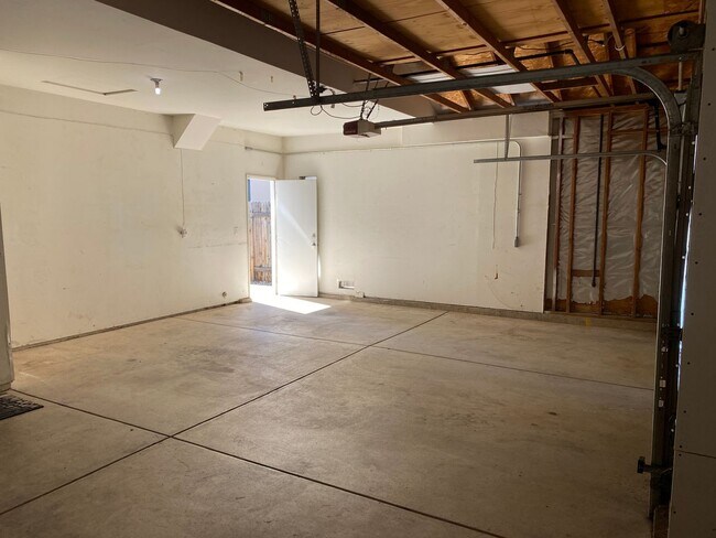 Building Photo - 8765 Clay Glen Way