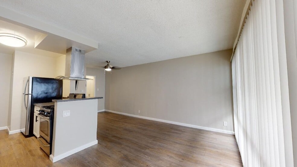 Interior Photo - The De Longpre Arms Apartments