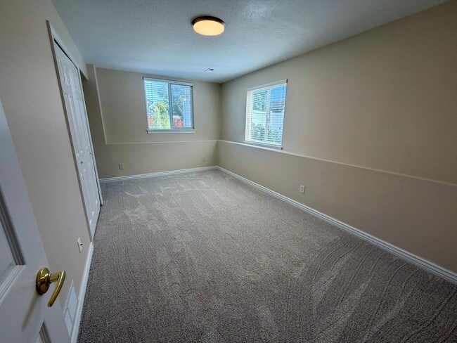 Building Photo - 1702 70th Ave
