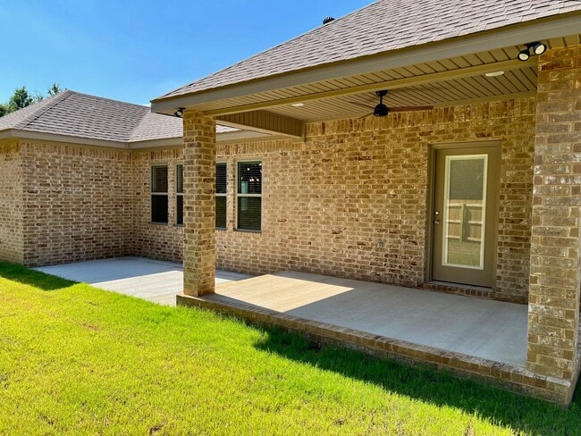 Building Photo - FOR Rent – 3 Bedroom, 2 Bath!