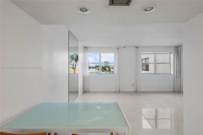 Building Photo - 1390 Ocean Dr