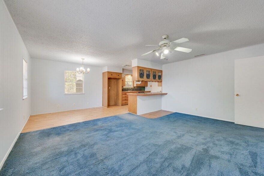 Building Photo - 1331 Crestview Dr