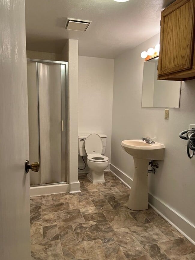 Building Photo - Vaulted Ceilings, Mountain Views & 3-Car Garage – Prime Fort Collins Rental