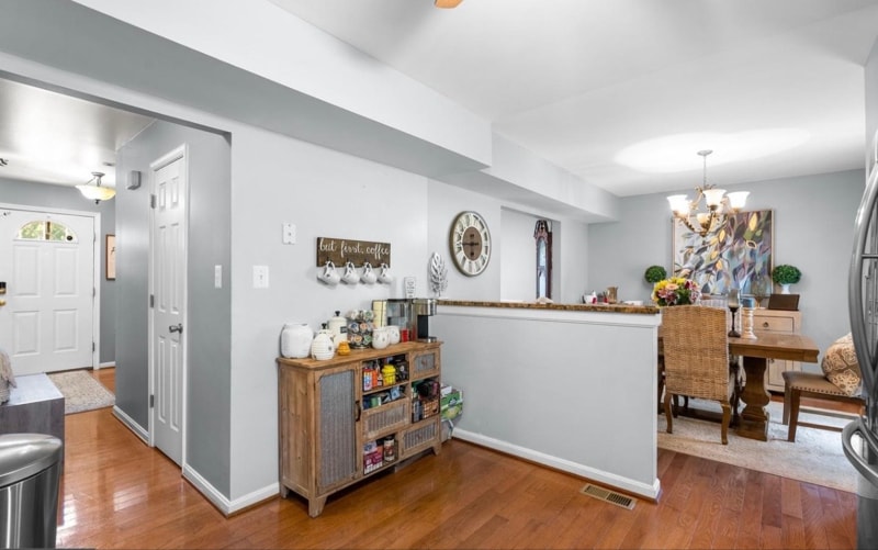 Building Photo - 206 Royal Oak Cir