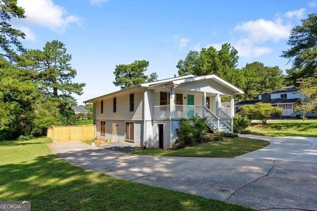 Building Photo - 2666 Davenport St