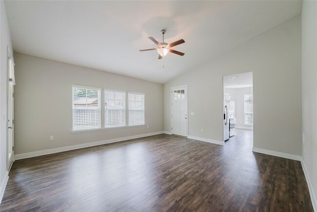 Building Photo - 44 Hollyn Ct