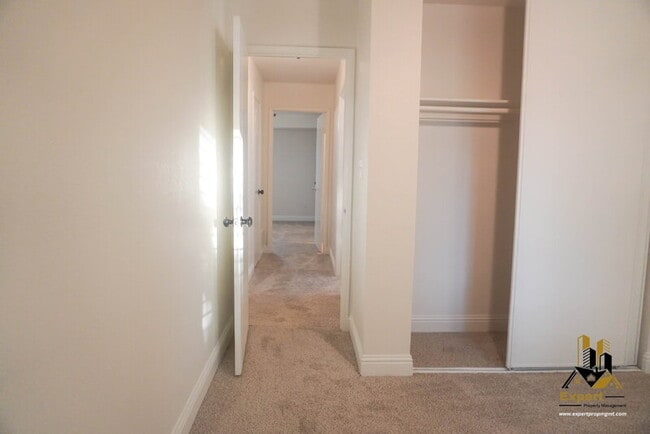 Building Photo - 3605 Larchmont Square Ln