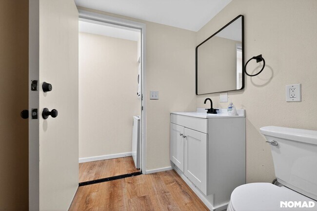 Building Photo - Bright & Modern 2-Bed Home with Ocean Glimpses in Prime Vista Location
