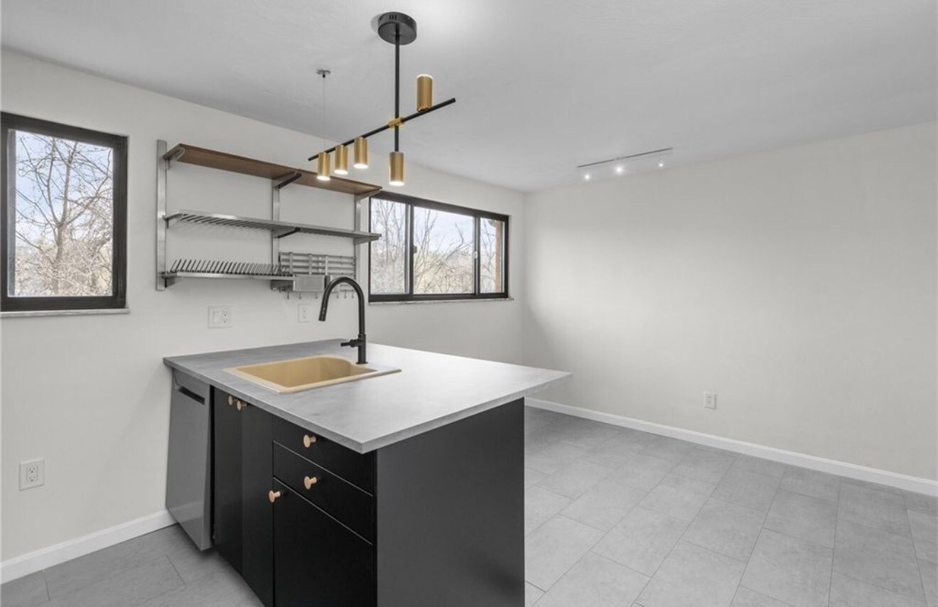 Building Photo - 548B Firethorne Dr