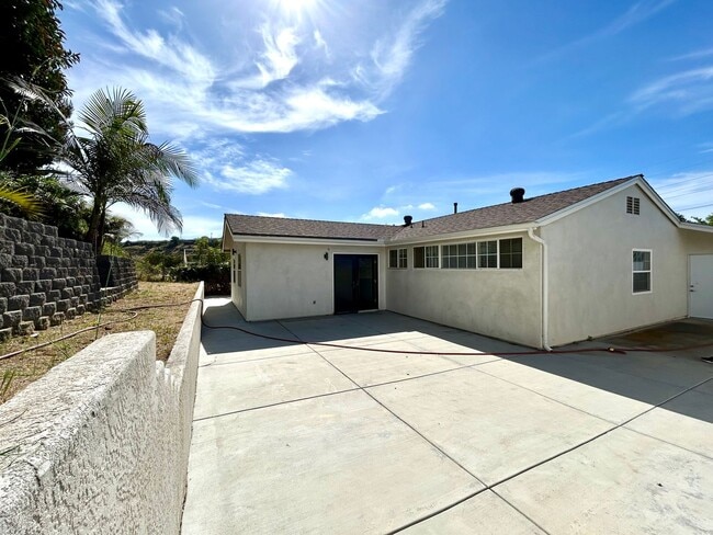 Building Photo - Beautifully remodeled 3 Bed, 2 Bath in the highly desirable neighborhood of Clairemont!!
