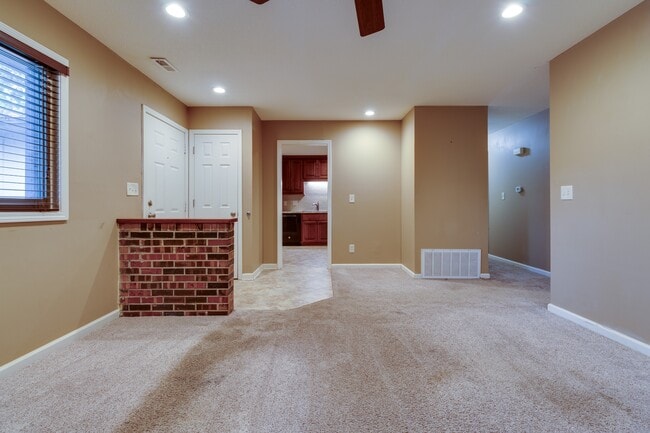 Building Photo - 2808 Ridge Ct