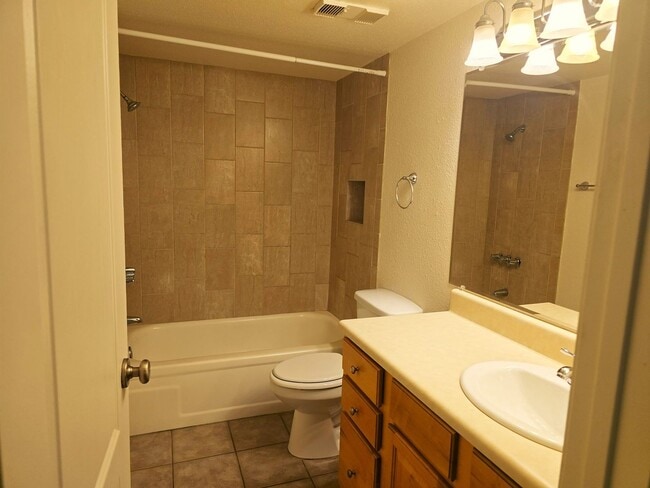 Building Photo - VERY NICE & AFFORDABLE 2 BED / 2 BATH CONDO – W/D, PATIO, POOL!