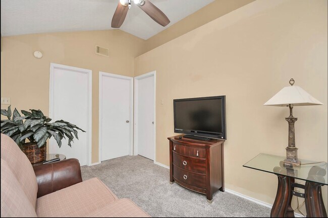 Building Photo - 16614 Rock E Dr