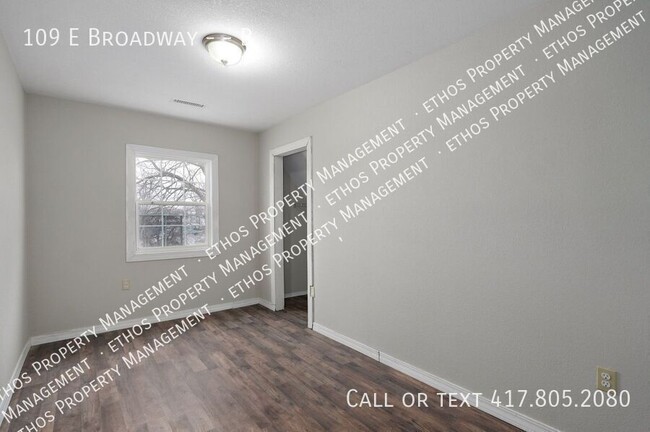 Building Photo - 109 E Broadway