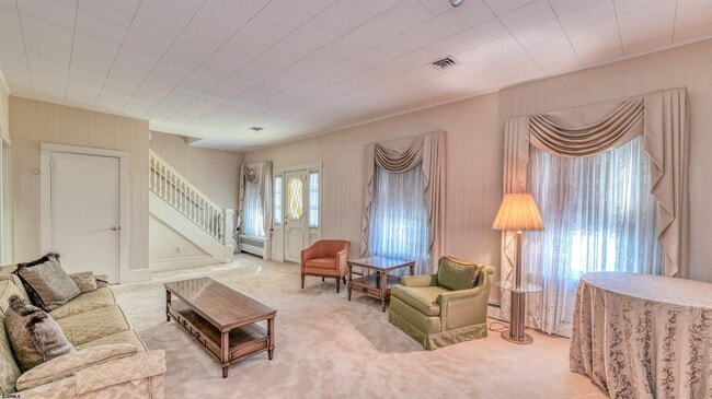 Building Photo - 549 Tuckahoe Rd