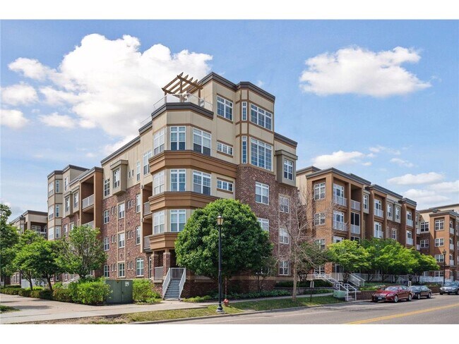 Primary Photo - 2405 39th Ave NE