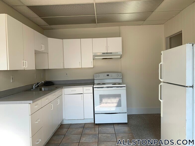 Building Photo - 439 Cambridge St