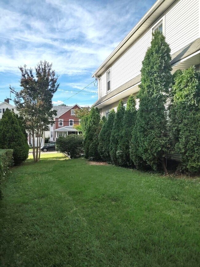 Building Photo - Incredible 3-Bedroom Detached Home in Bryn...